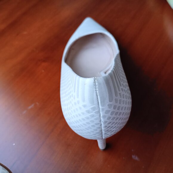 Women's Grey & Bone Snake Embossed Point Toe Pumps - Picture 12 of 13